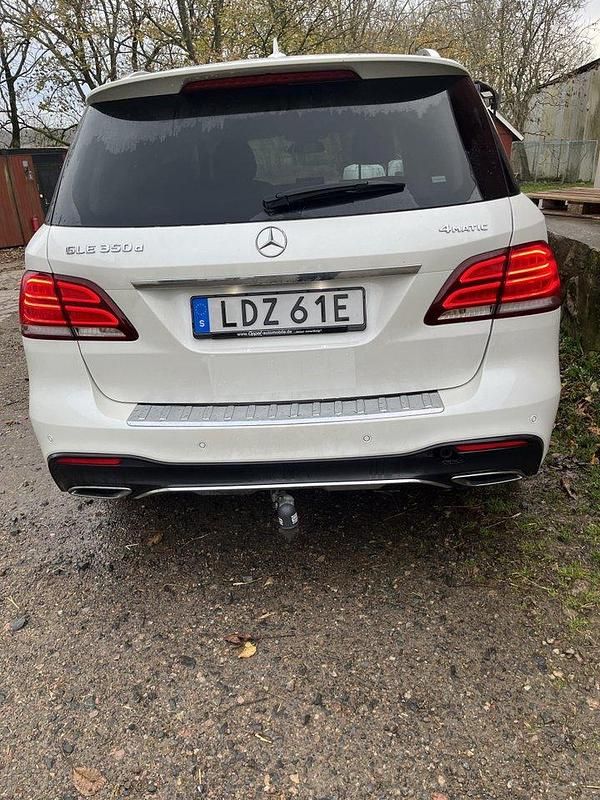 Vit Begagnad 2017 Mercedes GLE350 AMG line SUV | 219 000 kr (Marknadspris) - Bild 1/4