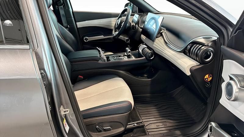 Begagnad BYD Atto 3 Design 150 kW (204 HK) 2022 Grå SUV