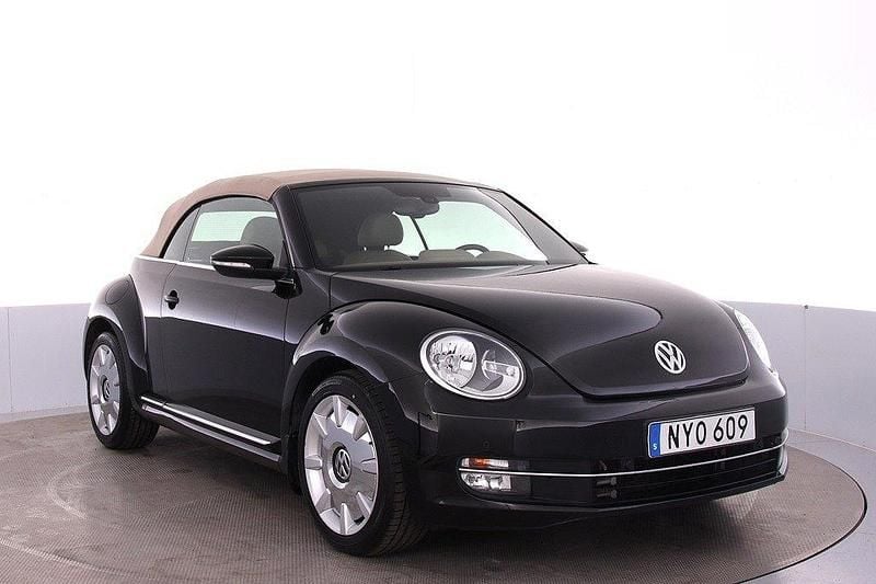 Svart Begagnad 2016 VW Beetle Cab | 215 000 kr (Marknadspris) - Bild 1/4