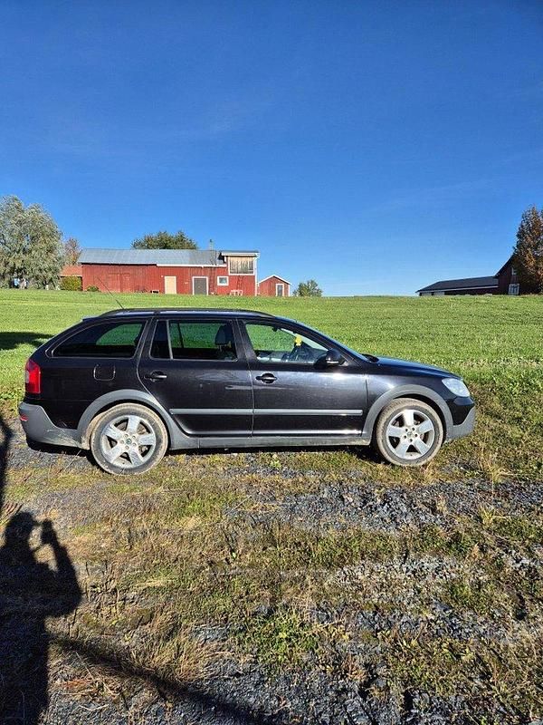 Svart Begagnad 2010 Skoda Octavia Scout Kombi | 20 000 kr (Superpris) - Bild 1/2