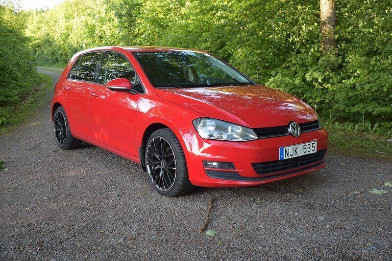 Röd Begagnad 2013 VW Golf VII Halvkombi | 79 900 kr (Dyr) - Bild 1/4