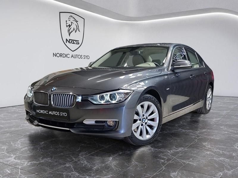 Grå Begagnad 2014 BMW 320 Sedan | 179 900 kr (Marknadspris) - Bild 1/4