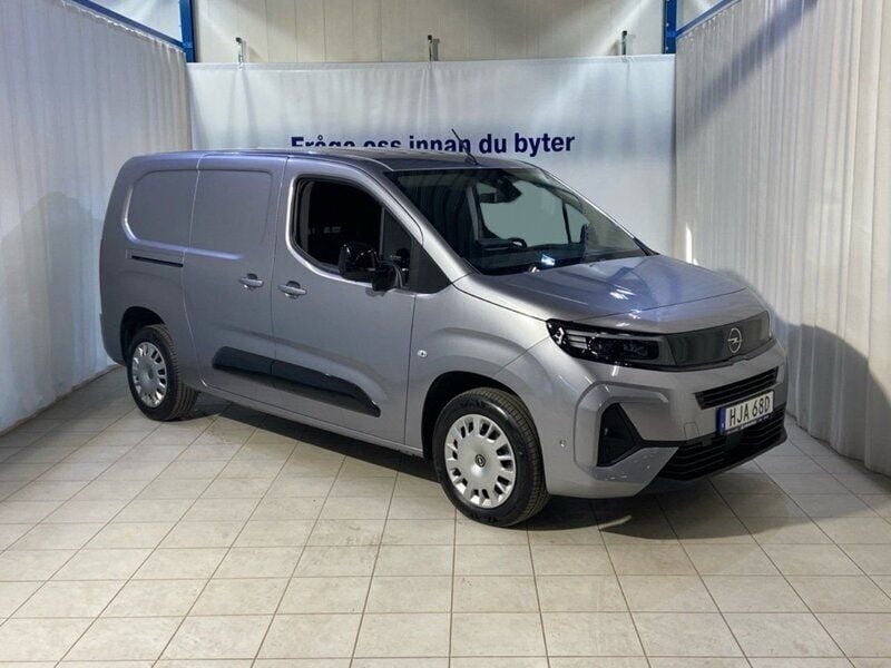 Grå (quartz grey) Begagnad 2024 Opel Combo Elite Minibuss | 349 000 kr - Bild 1/4