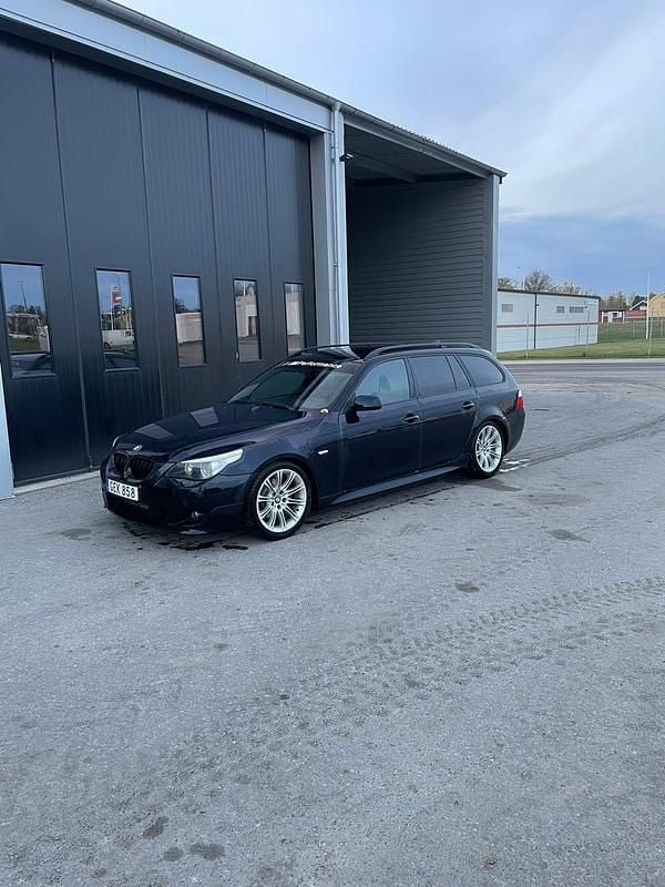Begagnad BMW 525 M Sport 218 HK (160 kW) 2006 Carbonschwarz metallic Kombi