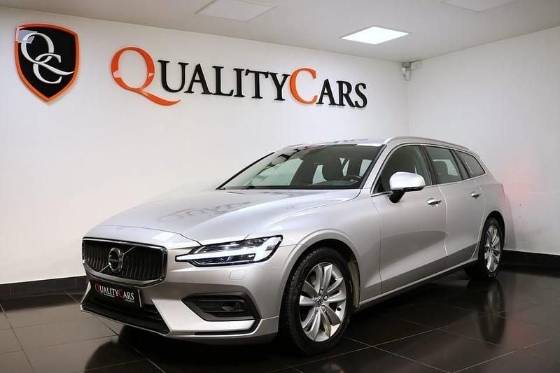 Begagnad Volvo V60 Momentum 190 HK (139 kW) 2020 Silver Kombi