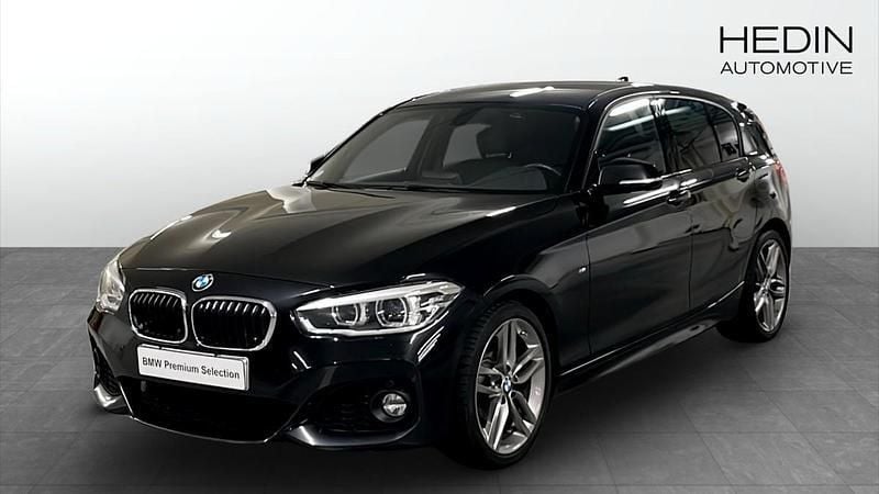 Svart Begagnad 2019 BMW 120 M Sport Halvkombi | 219 000 kr (Bra pris) - Bild 1/4