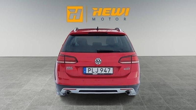Begagnad VW Golf Alltrack S 182 HK (133 kW) 2017 Röd Kombi