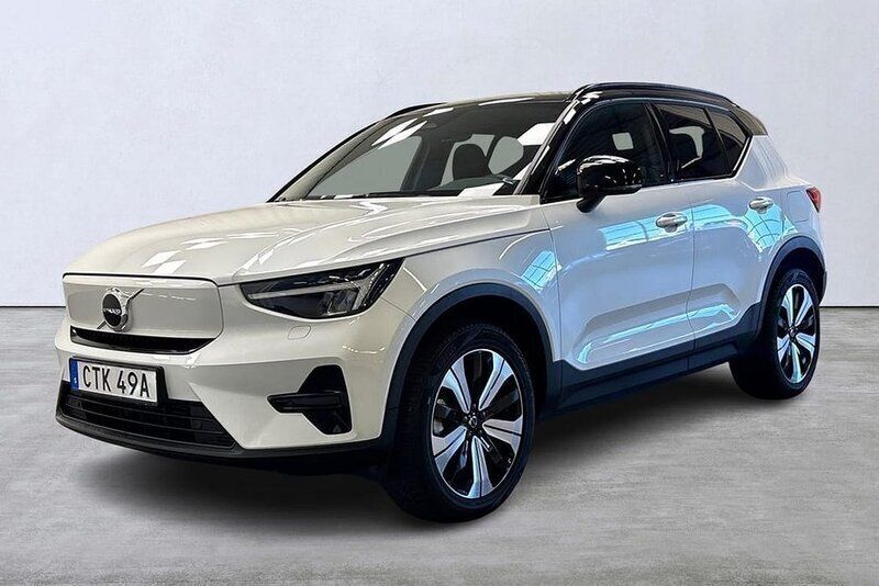 Vit Begagnad 2022 Volvo XC40 Core SUV | 349 000 kr - Bild 1/4