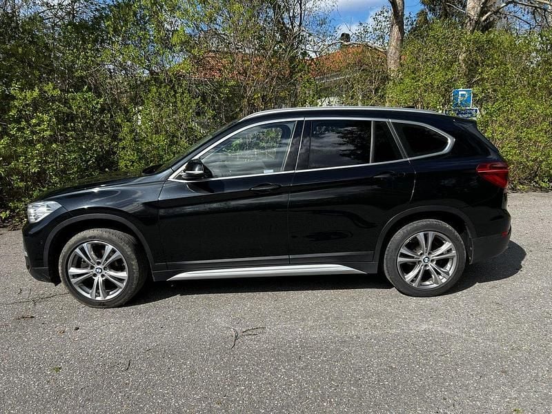 Svart Begagnad 2017 BMW X1 xLine SUV | 145 000 kr (Superpris) - Bild 1/4