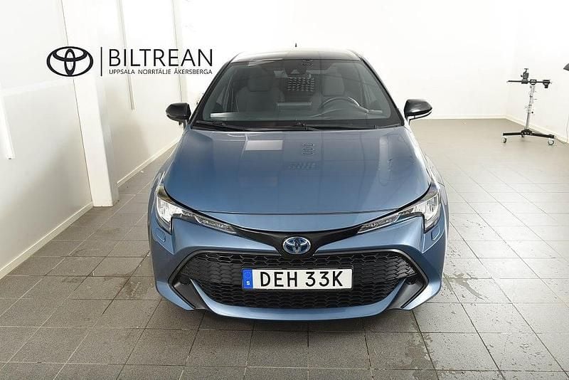 Blå Begagnad 2021 Toyota Corolla Active Halvkombi | 214 900 kr (Marknadspris) - Bild 1/4