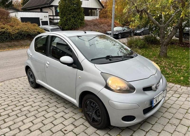 Begagnad 2009 Toyota Aygo Halvkombi | 52 000 kr (Marknadspris) - Bild 1/4