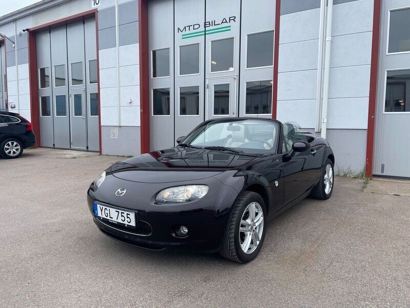 Mörkröd Begagnad 2007 Mazda MX5 Cab | 129 900 kr - Bild 1/4