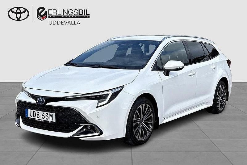 Vit Begagnad 2024 Toyota Corolla Style Kombi | 359 900 kr (Dyr) - Bild 1/4