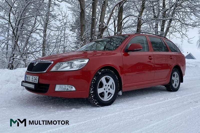 Röd Begagnad 2013 Skoda Octavia Elegance Kombi | 59 900 kr (Marknadspris) - Bild 1/4