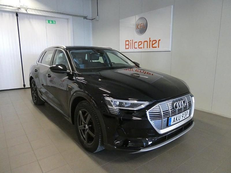 Begagnad Audi e-tron 300 kW (408 HK) 2022 Svart SUV