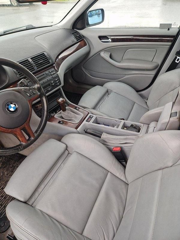 Blå Begagnad 2005 BMW 320 Kombi | 48 500 kr (Marknadspris) - Bild 1/2