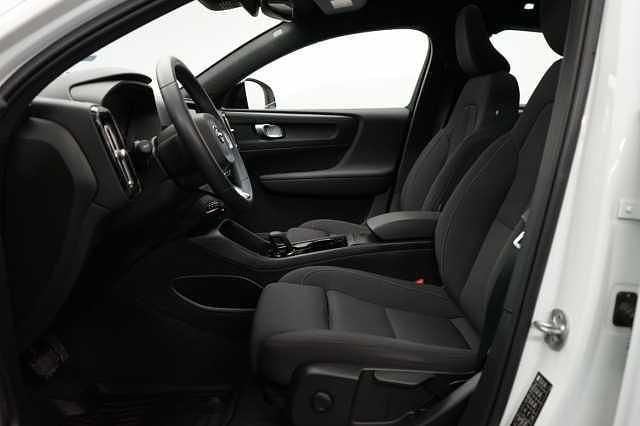 Begagnad Volvo C40 Core 169 kW (231 HK) 2022 Vit SUV