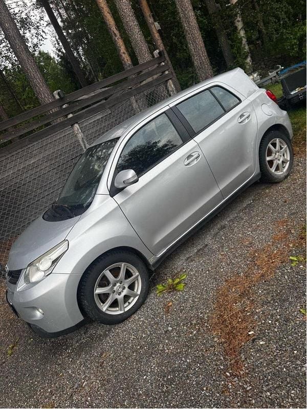 Silver Begagnad 2009 Toyota Urban Cruiser SUV | 23 999 kr (Marknadspris) - Bild 1/2