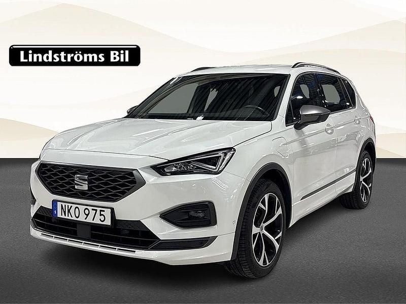 Vit Begagnad 2023 Seat Tarraco SUV | 404 900 kr (Marknadspris) - Bild 1/3