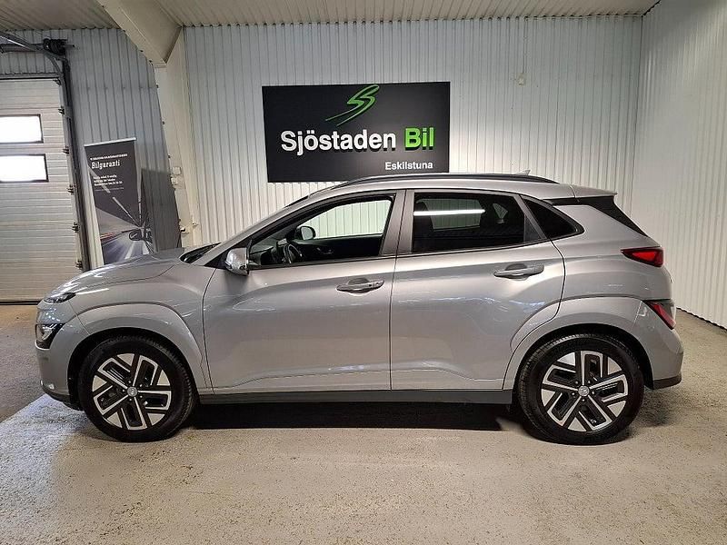 Begagnad Hyundai Kona Essential 150 kW (204 HK) 2022 Grå SUV