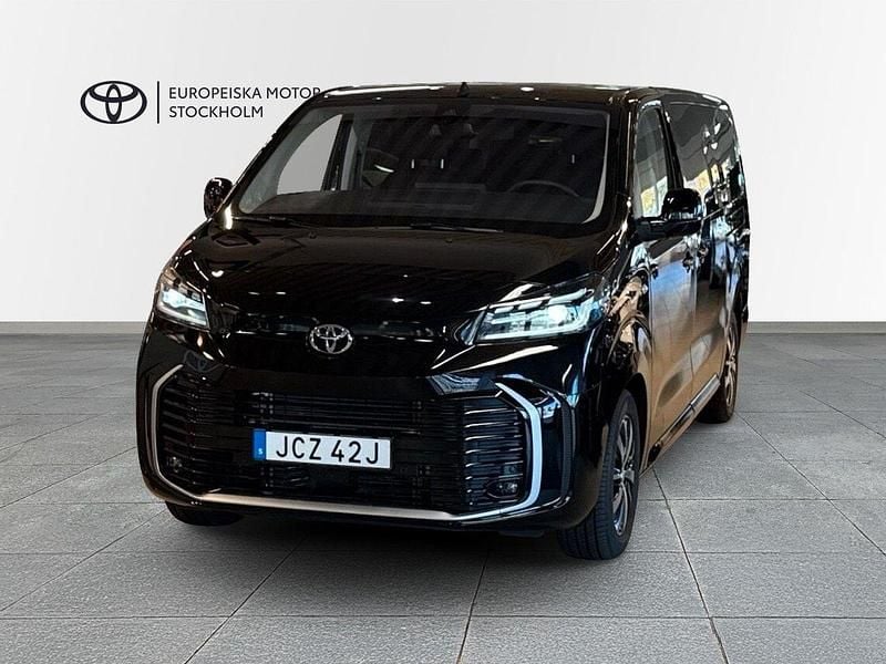 Svart Ny 2024 Toyota Proace Verso Premium Kombi | 399 900 kr (Superpris) - Bild 1/4