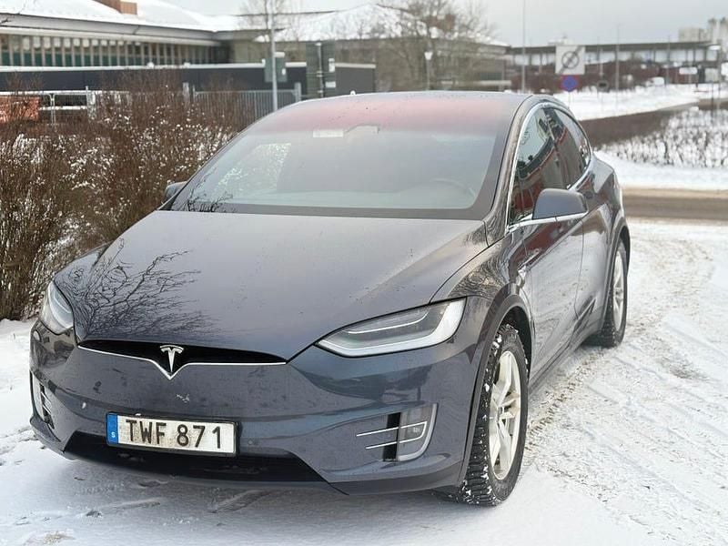 Begagnad 2018 Tesla Model X SUV | 299 000 kr (Marknadspris) - Bild 1/4