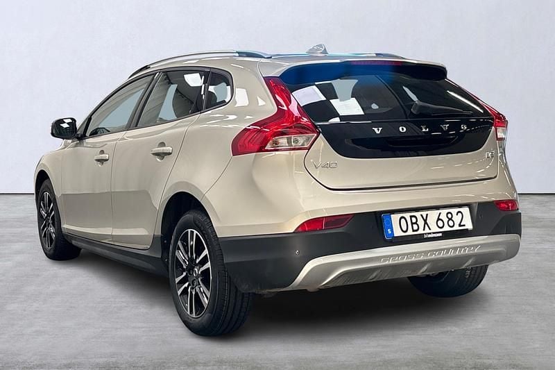 Begagnad Volvo V40 CC Business Edition 121 HK (88 kW) 2017 Brun Kombi