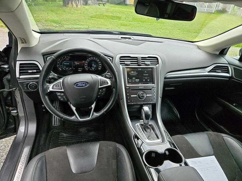 Grå Begagnad 2016 Ford Mondeo Business Edition Halvkombi | 160 000 kr (Marknadspris) - Bild 1/4