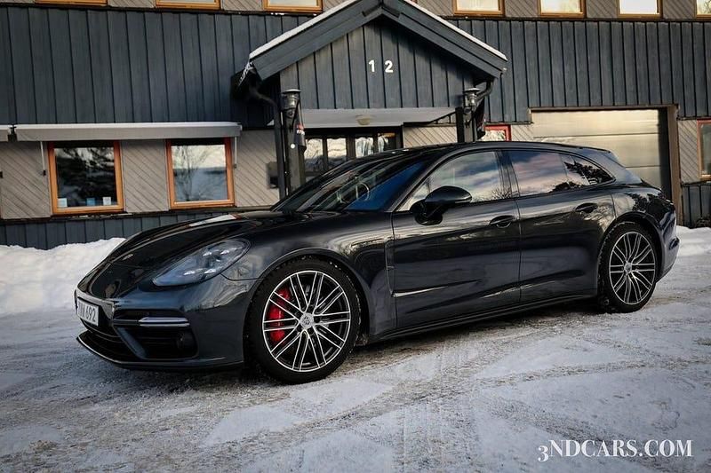 Begagnad Porsche Panamera Turbo Sport Turismo 549 HK (403 kW) 2018 Grå Sedan