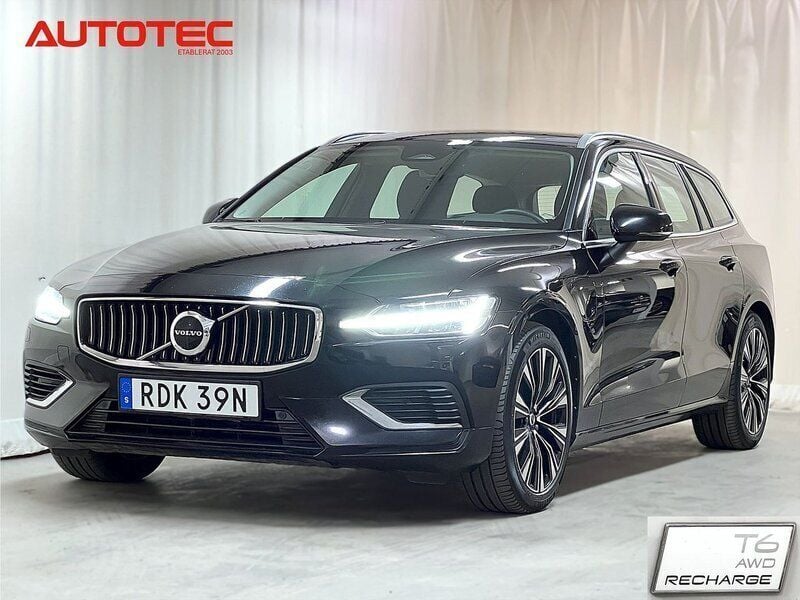 Svart Begagnad 2022 Volvo V60 Kombi | 319 500 kr (Marknadspris) - Bild 1/4