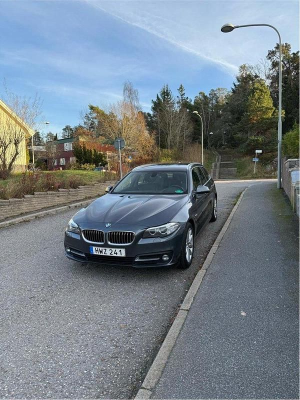 Grå Begagnad 2016 BMW 520 Kombi | 130 000 kr (Bra pris) - Bild 1/4
