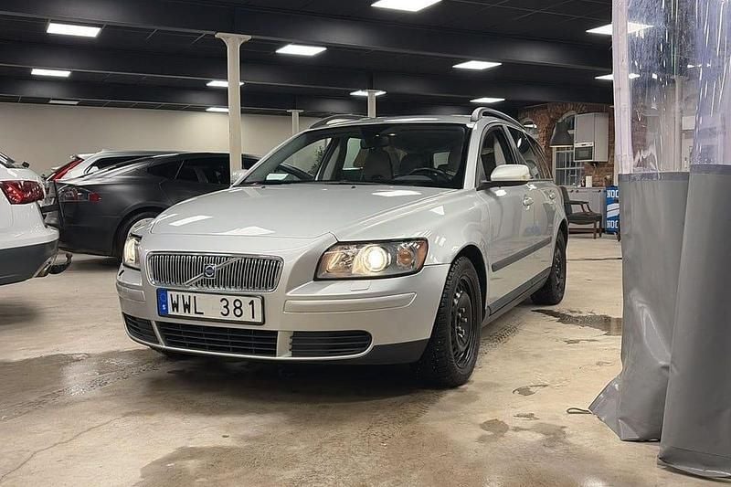 Begagnad Volvo V50 140 HK (102 kW) 2006 Grå Kombi