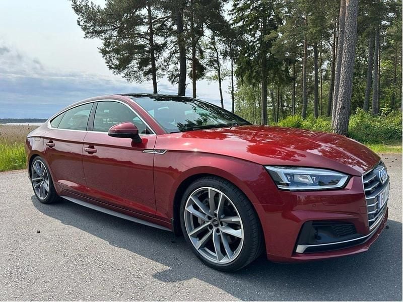 Röd Begagnad 2019 Audi A5 Sportback S-Line Halvkombi | 280 000 kr (Marknadspris) - Bild 1/4