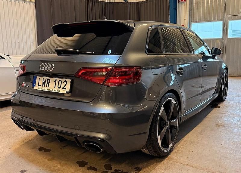Begagnad Audi RS3 Sportback 367 HK (269 kW) 2015 Grå Halvkombi