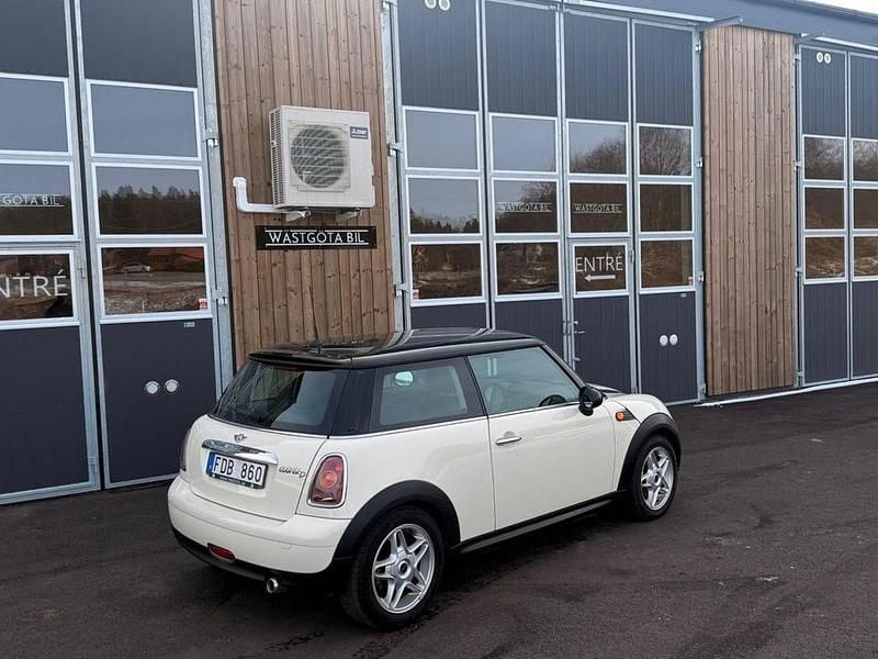 Begagnad Mini Cooper D 109 HK (80 kW) 2007 Vit Halvkombi