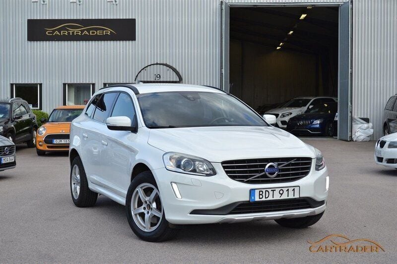 Vit Begagnad 2014 Volvo XC60 Momentum SUV | 139 900 kr (Marknadspris) - Bild 1/4
