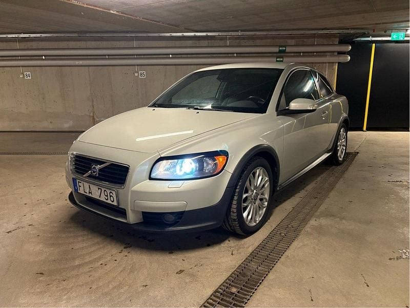 Vit Begagnad 2007 Volvo C30 Summum Halvkombi | 49 900 kr (Marknadspris) - Bild 1/4