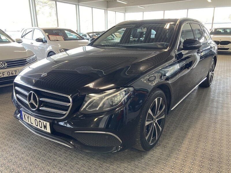 Svart Begagnad 2019 Mercedes E300 Avantgarde Kombi | 149 900 kr - Bild 1/4