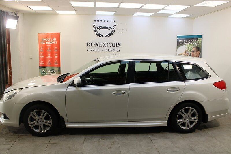 Begagnad Subaru Legacy 150 HK (110 kW) 2011 Vit Kombi