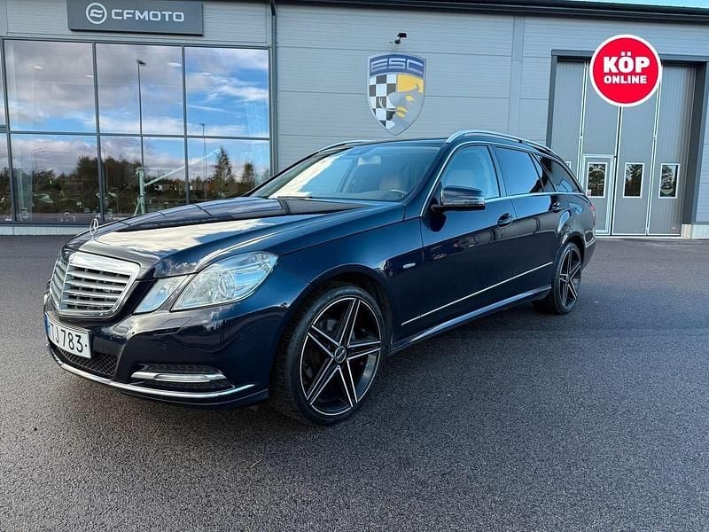 Mörkblå (blå) Begagnad 2011 Mercedes E220 Kombi | 99 900 kr (Marknadspris) - Bild 1/4