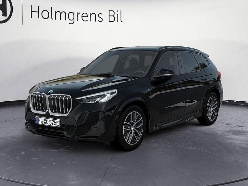 Svart Begagnad 2024 BMW X1 Efficient Dynamics SUV | 529 500 kr (Marknadspris) - Bild 1/4