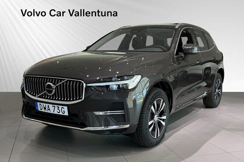 Grå Ny 2024 Volvo XC60 Core SUV | 572 100 kr (Marknadspris) - Bild 1/4