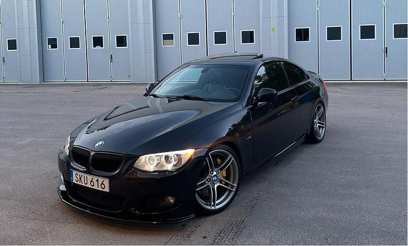 Begagnad 2012 BMW 335 Sport Line Sportkupé | 189 500 kr - Bild 1/4