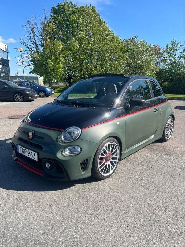 Svart Begagnad 2018 Abarth 595C Cab | 159 900 kr - Bild 1/4