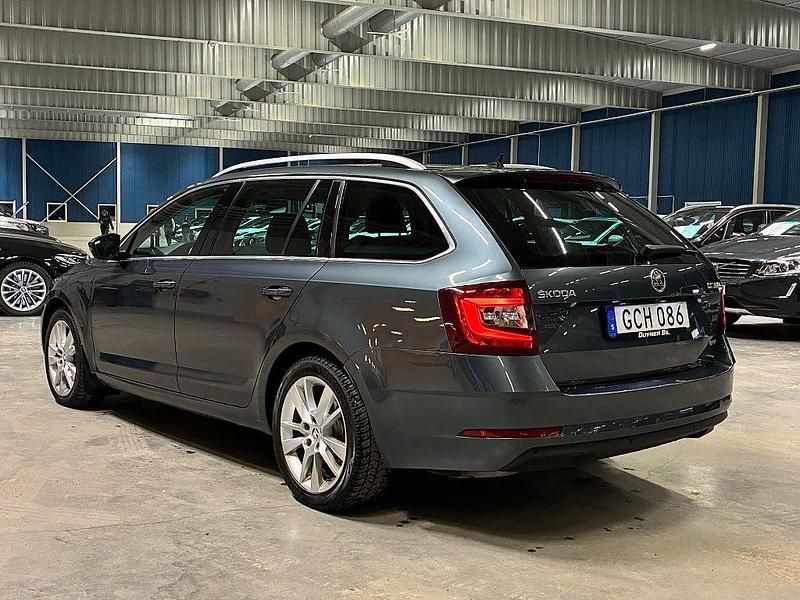 Begagnad Skoda Octavia Business Line 150 HK (110 kW) 2017 Grå Kombi