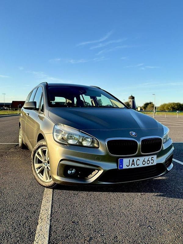 Silver Begagnad 2016 BMW 218 Gran Tourer Minibuss | 134 800 kr (Marknadspris) - Bild 1/4