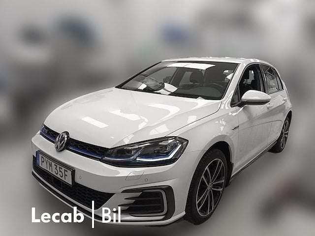 Begagnad 2020 VW Golf VIII GTE Sedan | 209 500 kr (Marknadspris) - Bild 1/4