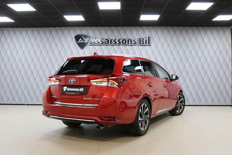 Begagnad Toyota Auris Touring Sports Active 136 HK (100 kW) 2015 Mörkröd Kombi