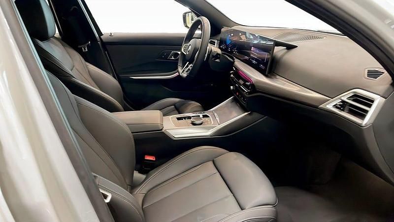 Begagnad BMW 330 Comfort Edition 184 HK (135 kW) 2025 Vit Kombi