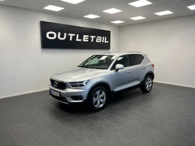 Silver Begagnad 2018 Volvo XC40 Momentum SUV | 225 000 kr (Marknadspris) - Bild 1/4